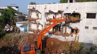 Bulldozer on unauthorized building of Prakash Londhe gang; Major action by Municipal Corporation