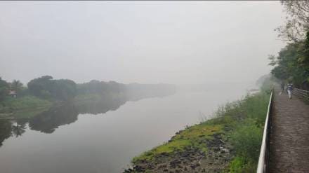 Mumbai's garbage dumps causing smoke in Navi Mumbai? Question mark on the functioning of the Pollution Control Board Mumbai's garbage dumps causing smoke in Navi Mumbai? Question mark on the functioning of the Pollution Control Board