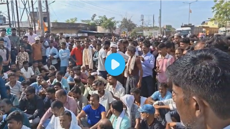 VIDEO : वाघाच्या हल्ल्यात महिलेच्या मृत्यूने ग्रामस्थ संतप्त, राष्ट्रीय मार्गावरील वाहतूक रोखली…