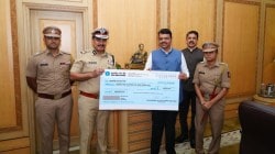 पिंपरी – चिंचवड पोलिसांकडून पूरग्रस्त बळीराजाला लाख मोलाची मदत; आयुक्त चौबे यांनी मुख्यमंत्र्यांकडे धनादेश सुपूर्द केला…