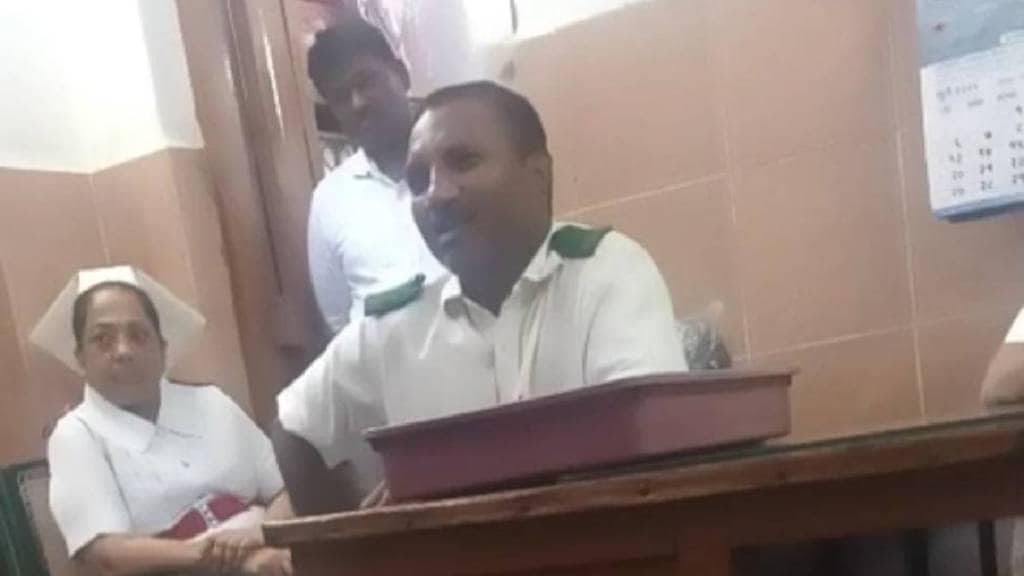 Controversy over distribution of prabhodhankar thackreys books at Kasturba Hospital
