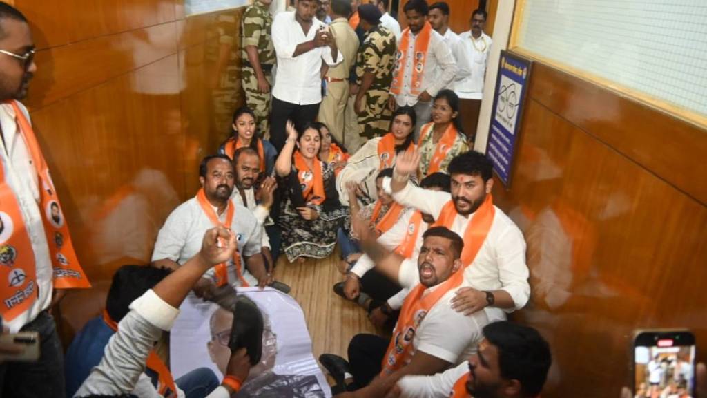 Shinde Shiv Sena protest