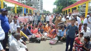 Residents of Nashik Jayabhavani Road area protest against the Forest Department