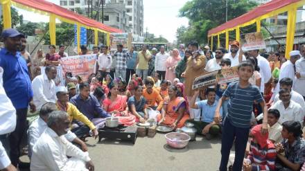 Residents of Nashik Jayabhavani Road area protest against the Forest Department