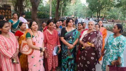 protest outside bjp leaders building over civic project dispute in thane