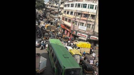 Visits by political leaders add to the Diwali shopping rush in Pune city Visits by political leaders add to the Diwali shopping rush in Pune city