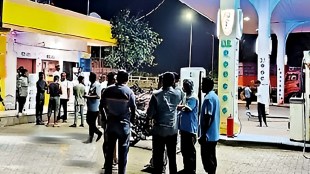Armed robbery at Union Minister Raksha Khadse petrol pump Jalgaon