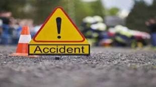 rickshaw driver using mobile results road accident Three minors injured Balkum-Saket road Thane city