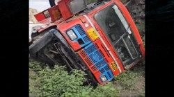 MSRTC Bus Accident : संगमनेरजवळील चंदनापुरी घाटात एसटी उलटून विद्यार्थ्यांसह १२ प्रवासी जखमी
