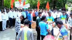 सिंधुदुर्ग : महाविकास आघाडीचे ‘ढोल बजाव, कृषिमंत्री भगाव’ आंदोलन