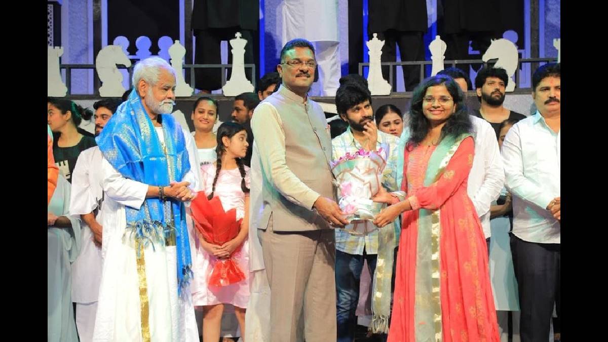 Transport Minister congratulate sshahapur girl sujata madke for being selected as scientist in isro