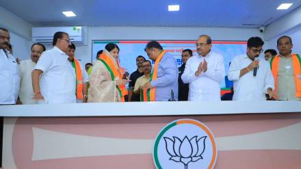 Sunita Bhangre joins BJP in Akola Sunita Bhangre joins BJP in Akola