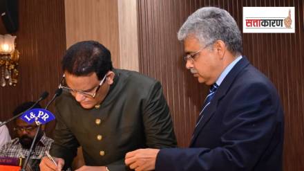 अझरुद्दीन यांची मंत्रिपदी वर्णी लागताच भाजपाने काँग्रेसवर टीकेचा भडिमार केला आहे. (छायाचित्र सोशल मीडिया) अझरुद्दीन यांची मंत्रिपदी वर्णी लागताच भाजपाने काँग्रेसवर टीकेचा भडिमार केला आहे. (छायाचित्र सोशल मीडिया)