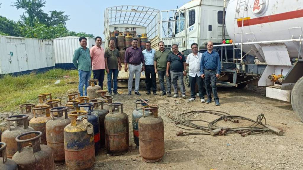Major action by the Controller Ration Distribution Department against a gas tanker in Kharegaon