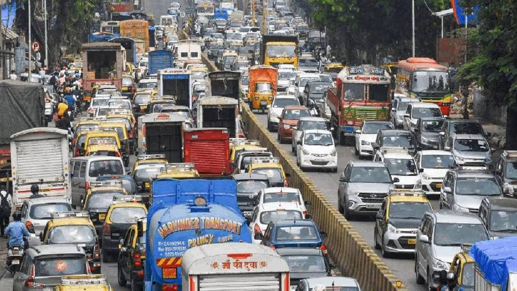 Traffic jam in Mumbai due to improper implementation of traffic changes Traffic jam in Mumbai due to improper implementation of traffic changes