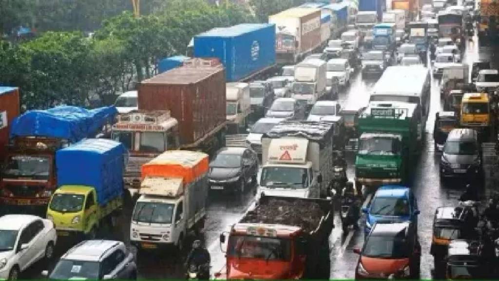 Mumbai Ahmedabad route again in traffic jam at Ghodbunder Ghat