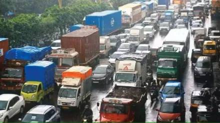 Mumbai Ahmedabad route again in traffic jam at Ghodbunder Ghat