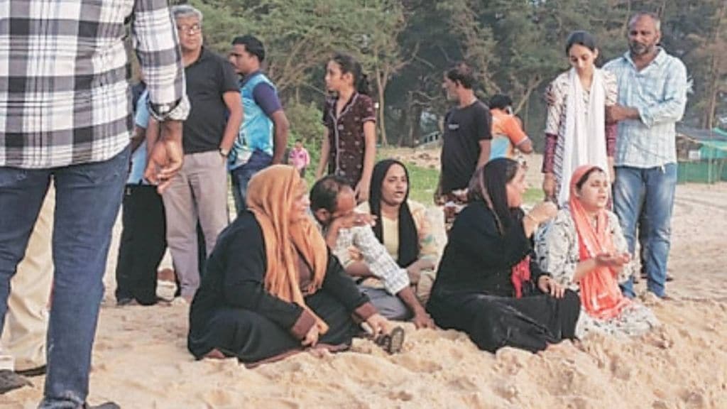 vengurla beach tragedy three dead four missing in sindhudurg drowning rescue operation continues