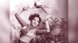 लटपट लटपट तुझं चालणं…