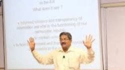 केंद्रात, राज्यात आयुक्तांच्या नेमणुका राजकीय दृष्टीने… आरटीआयची भीतीही नाहिसी