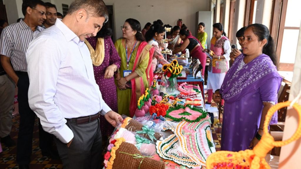 Mumbai women self help exhibition at bmc Diwali handmade products