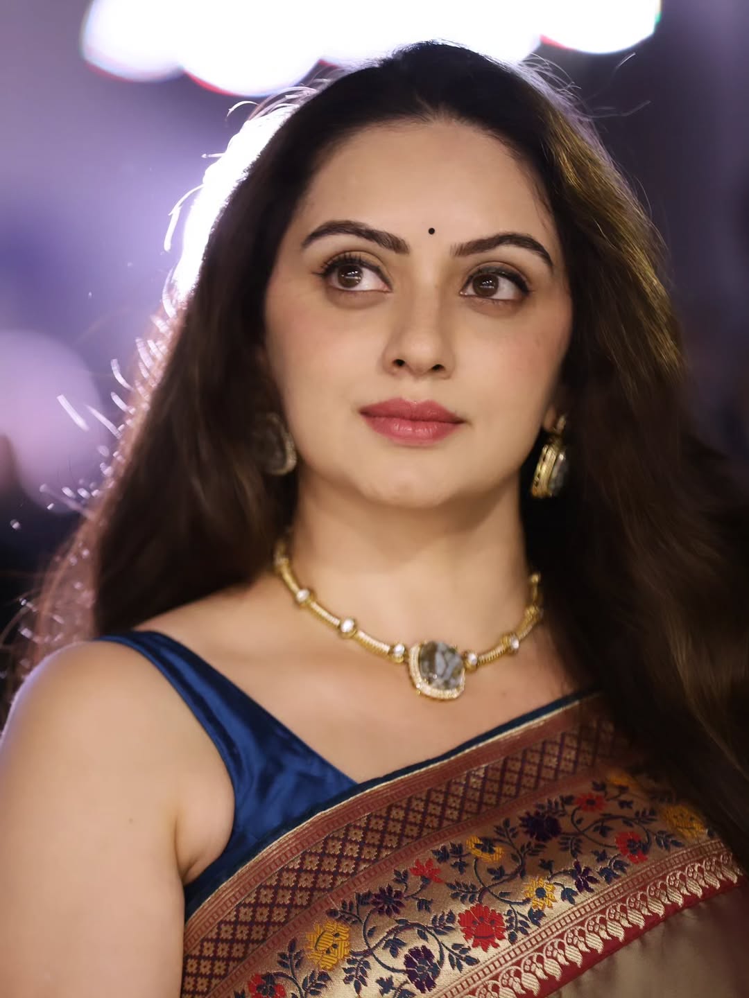 shruti marathe royal look