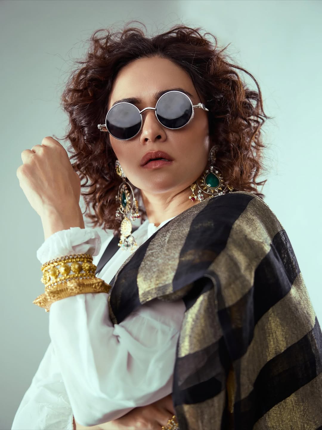 amruta khanvilkar saree photoshoot