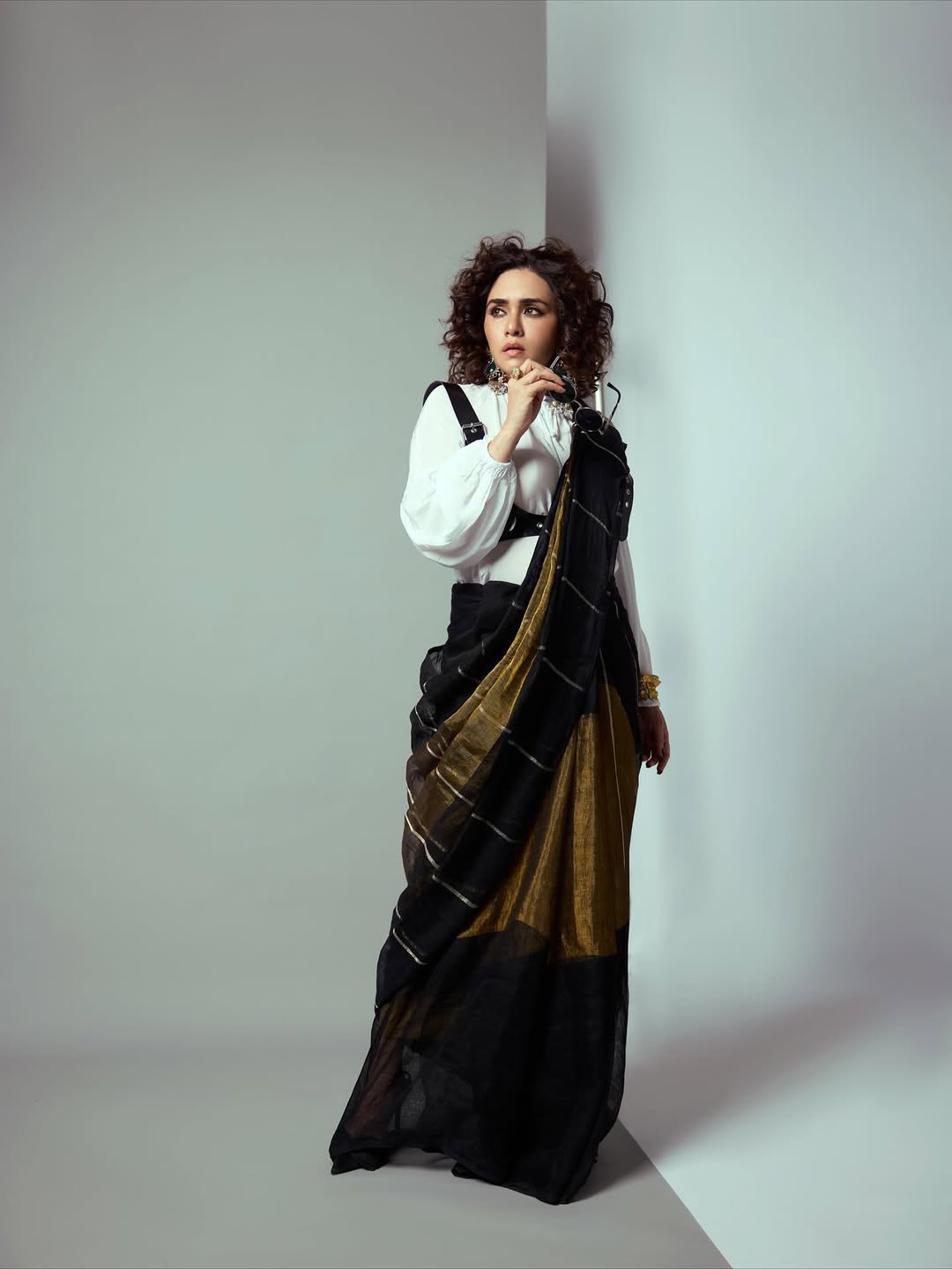 amruta khanvilkar saree photoshoot