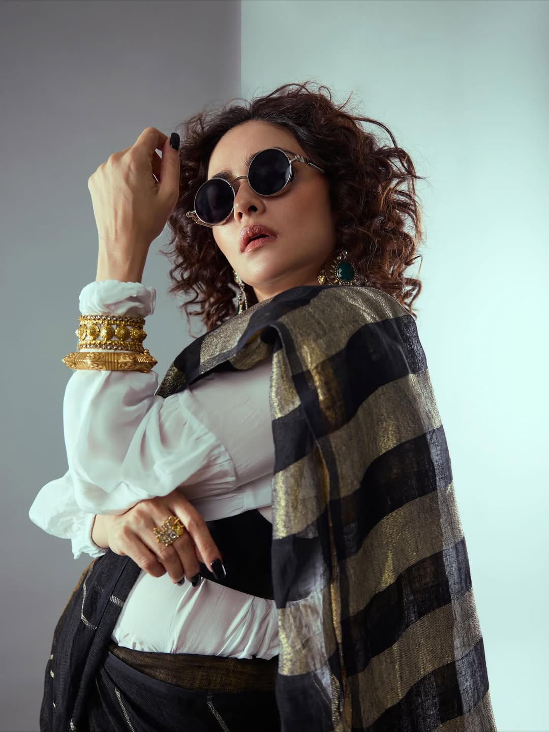 amruta khanvilkar saree photoshoot