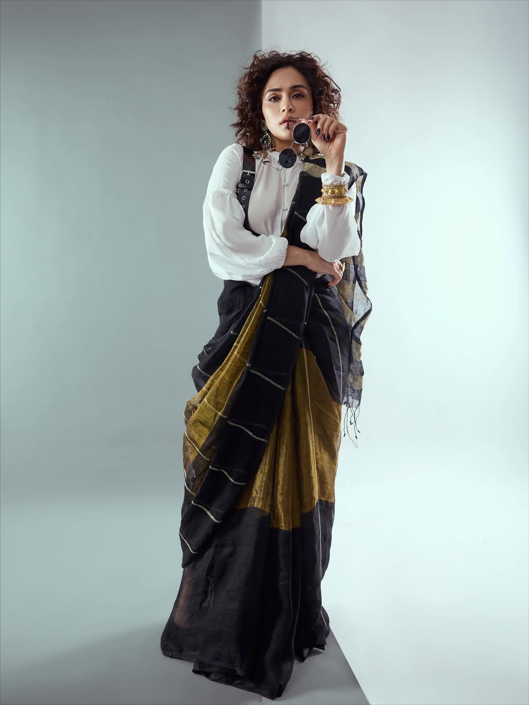 amruta khanvilkar saree photoshoot