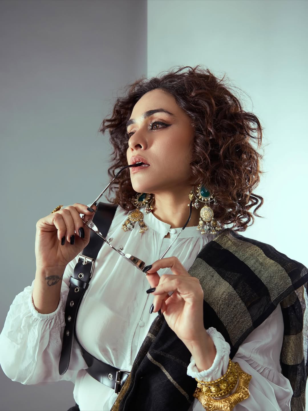 amruta khanvilkar saree photoshoot