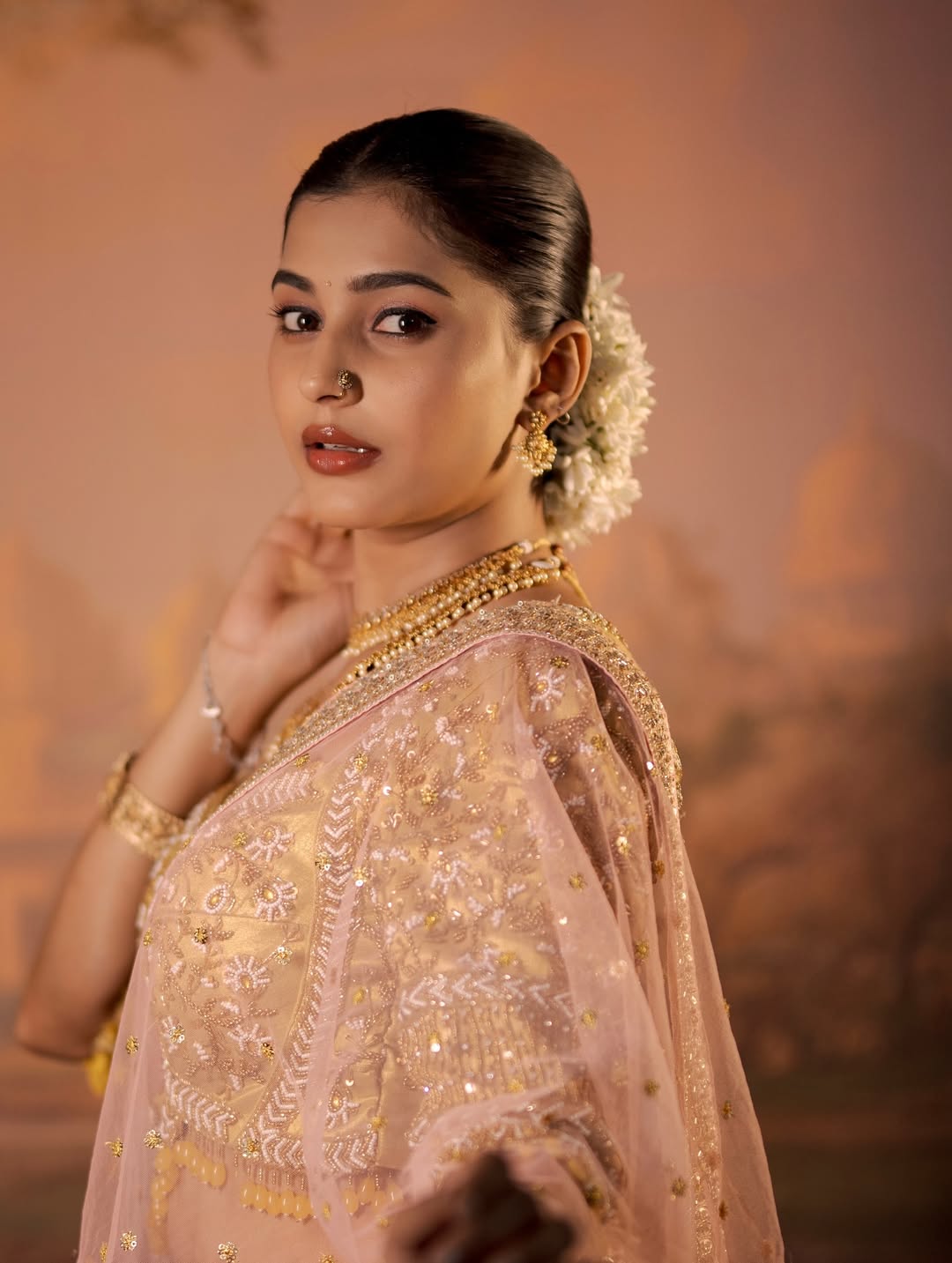 Shivani Mundhekar royal look