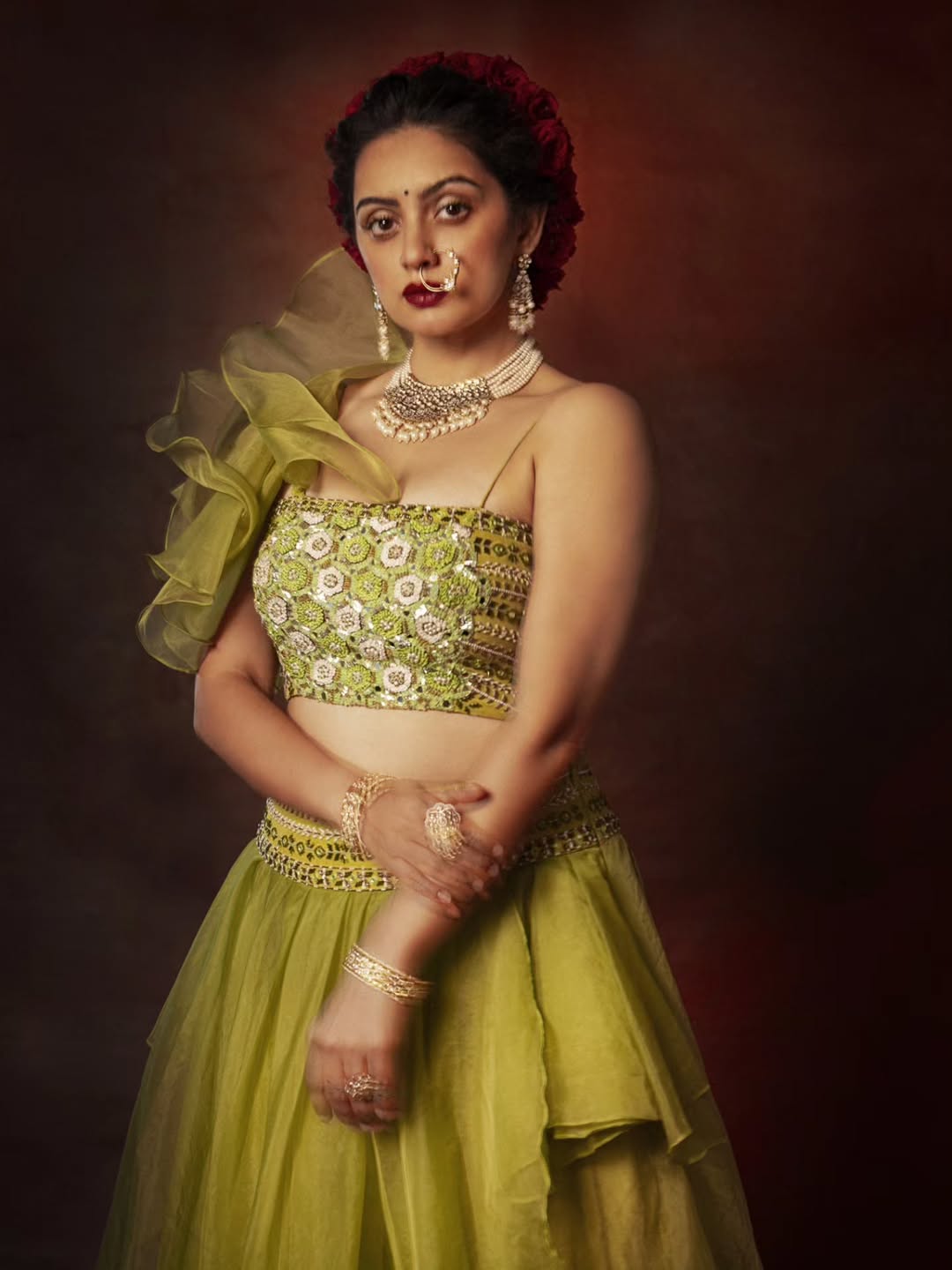 shruti marathe royal look