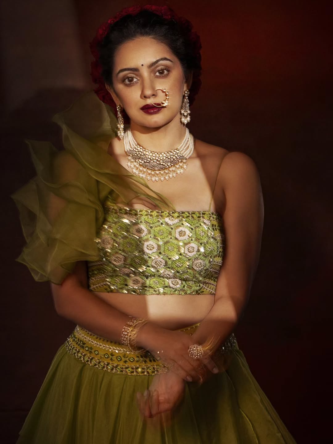 shruti marathe royal look