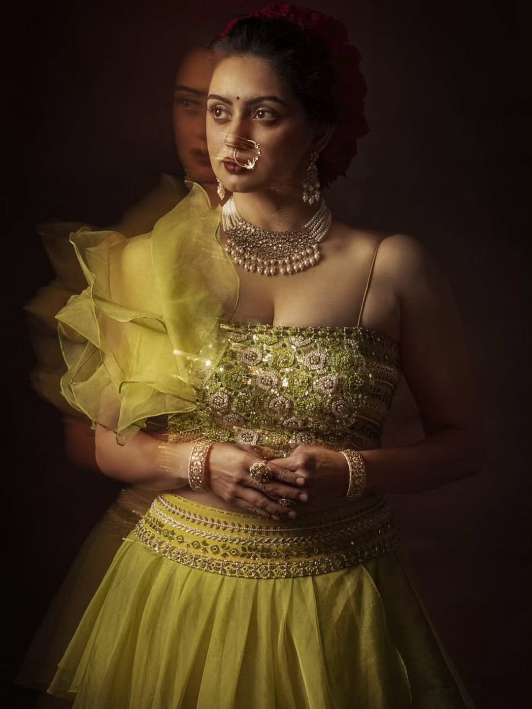 shruti marathe royal look