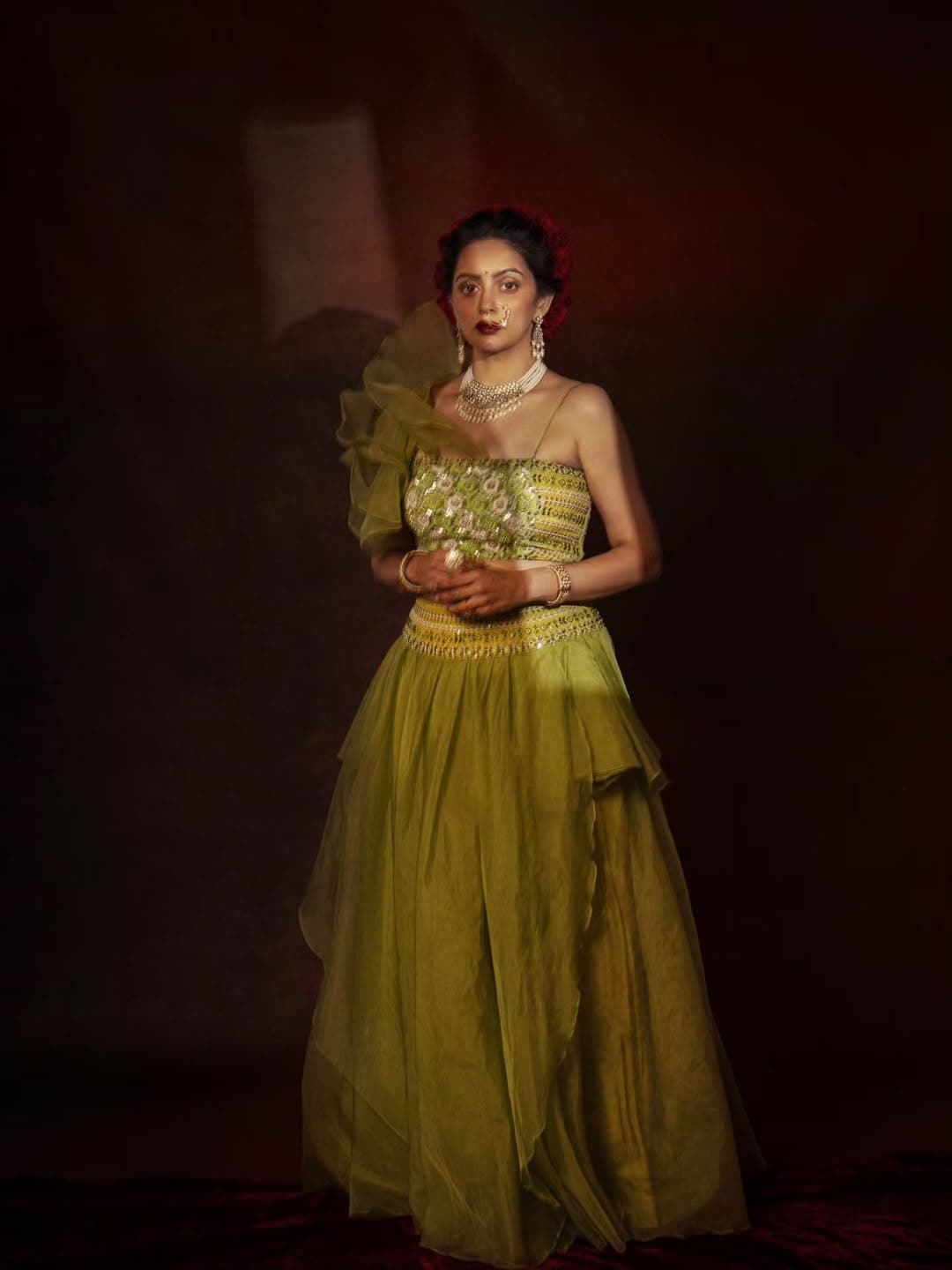 shruti marathe royal look