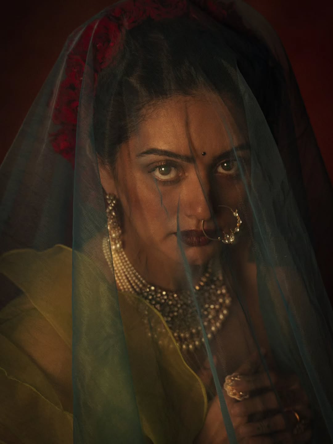 shruti marathe royal look