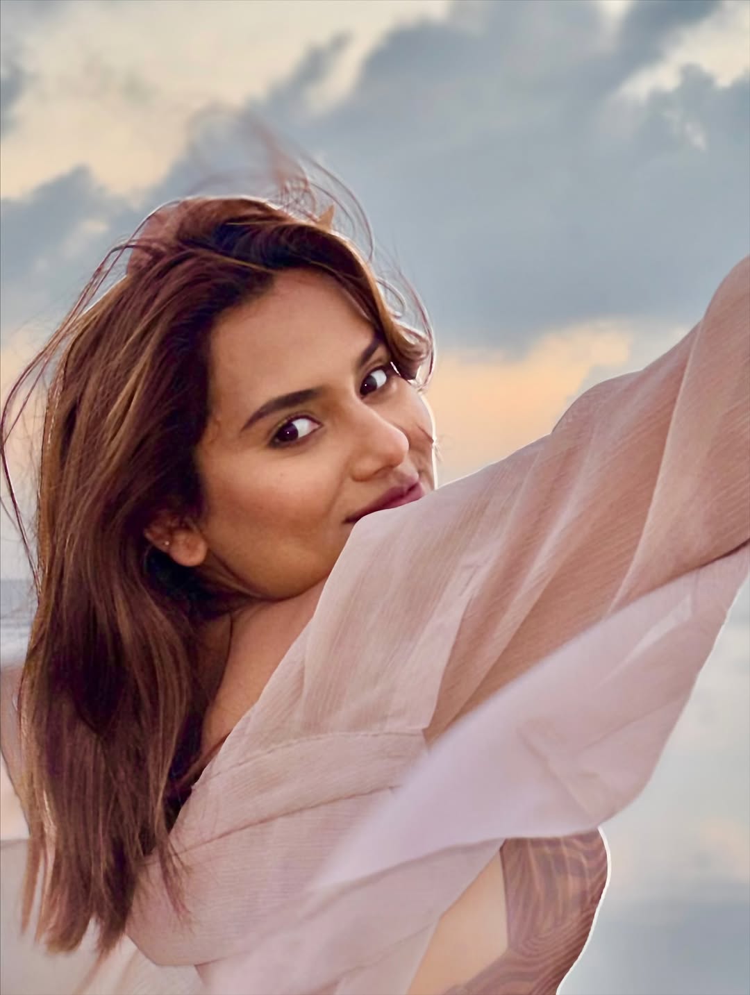 Shweta Kharat beach look