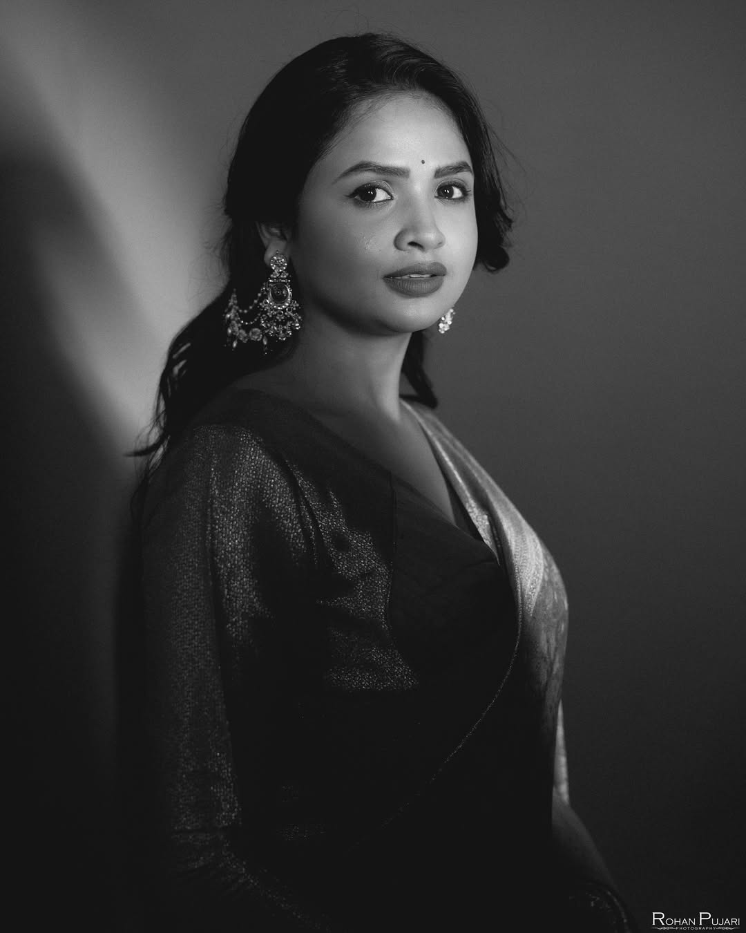 apoorva gore pink saree look