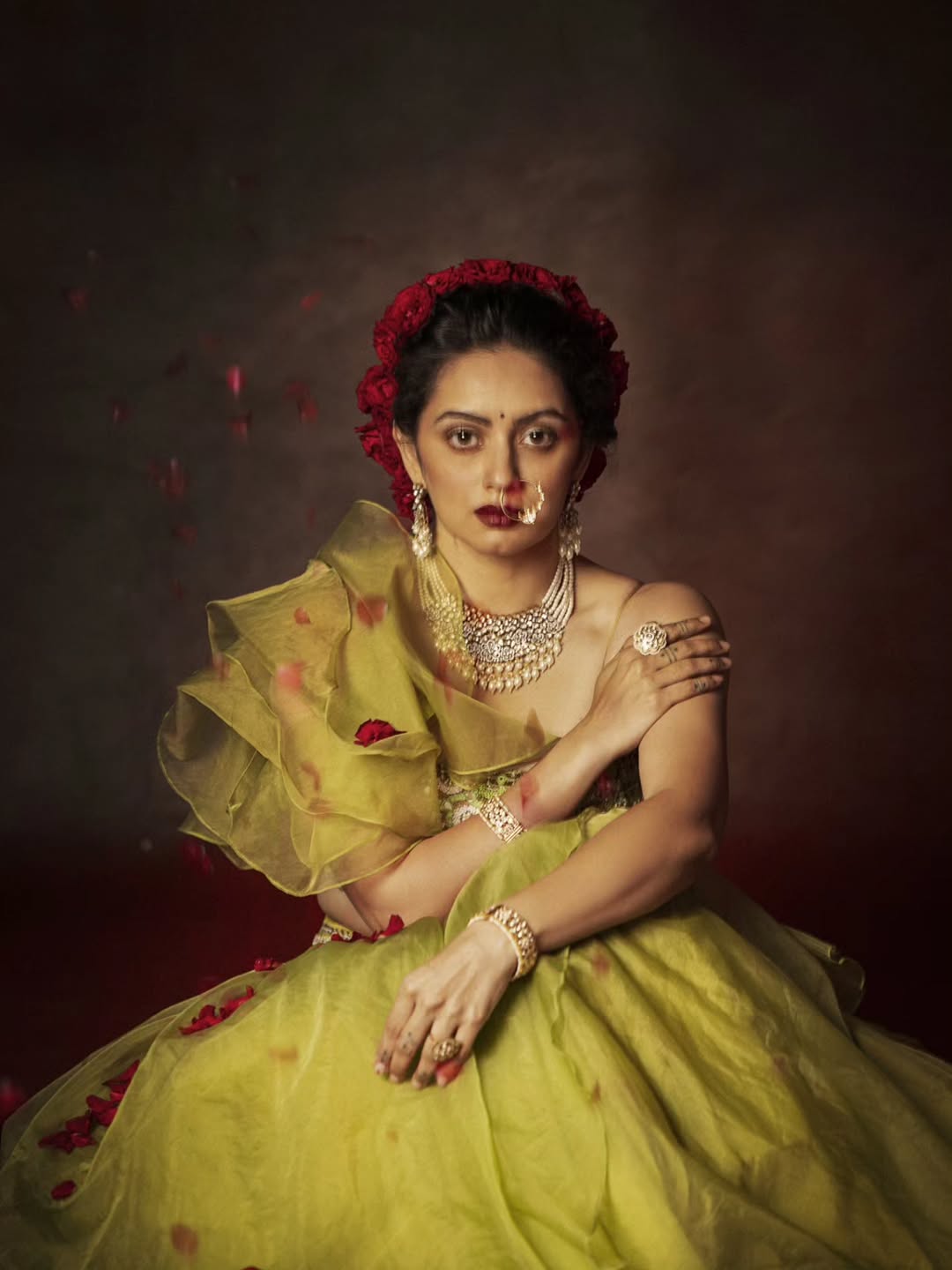 shruti marathe royal look