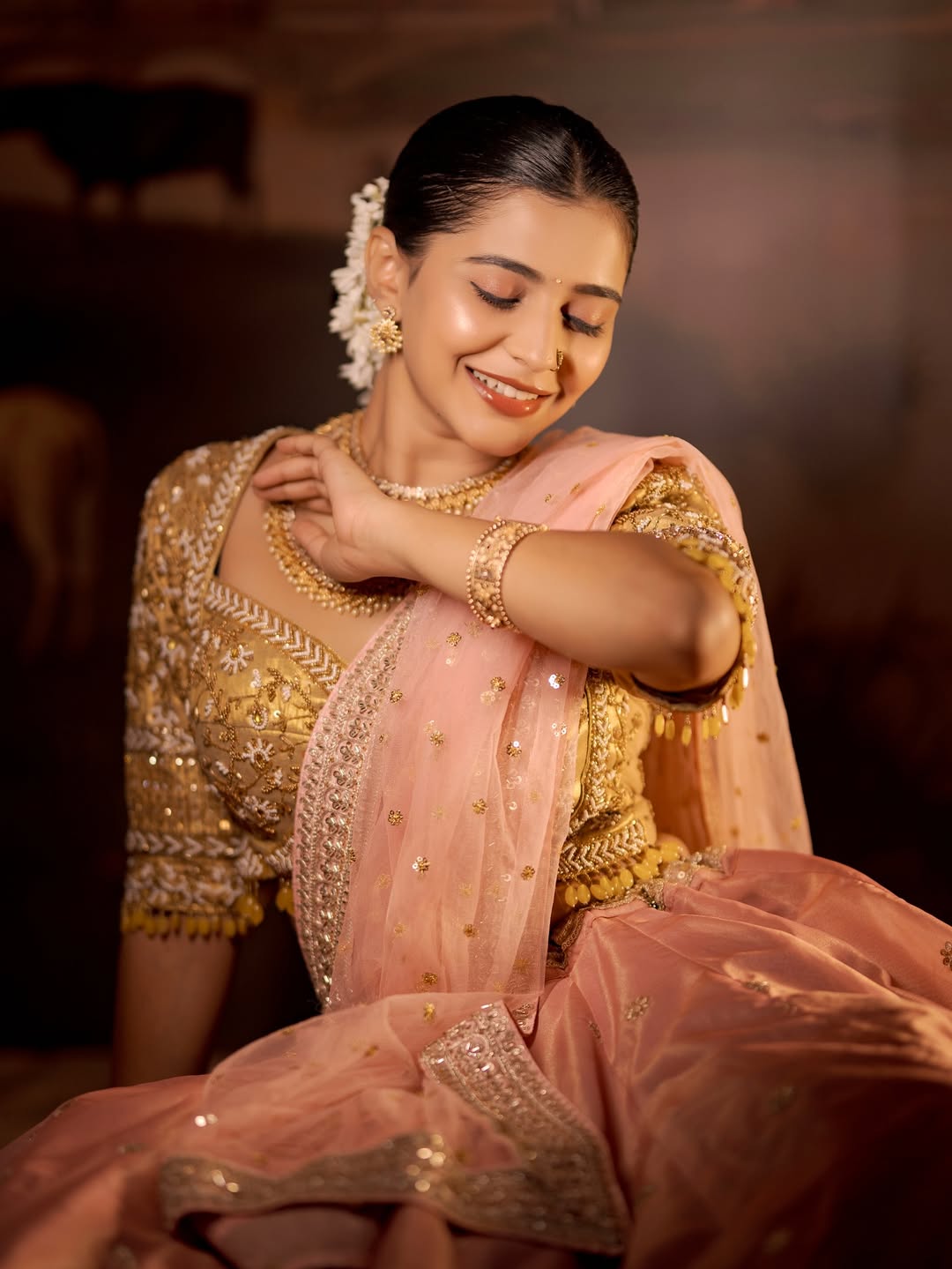 Shivani Mundhekar royal look