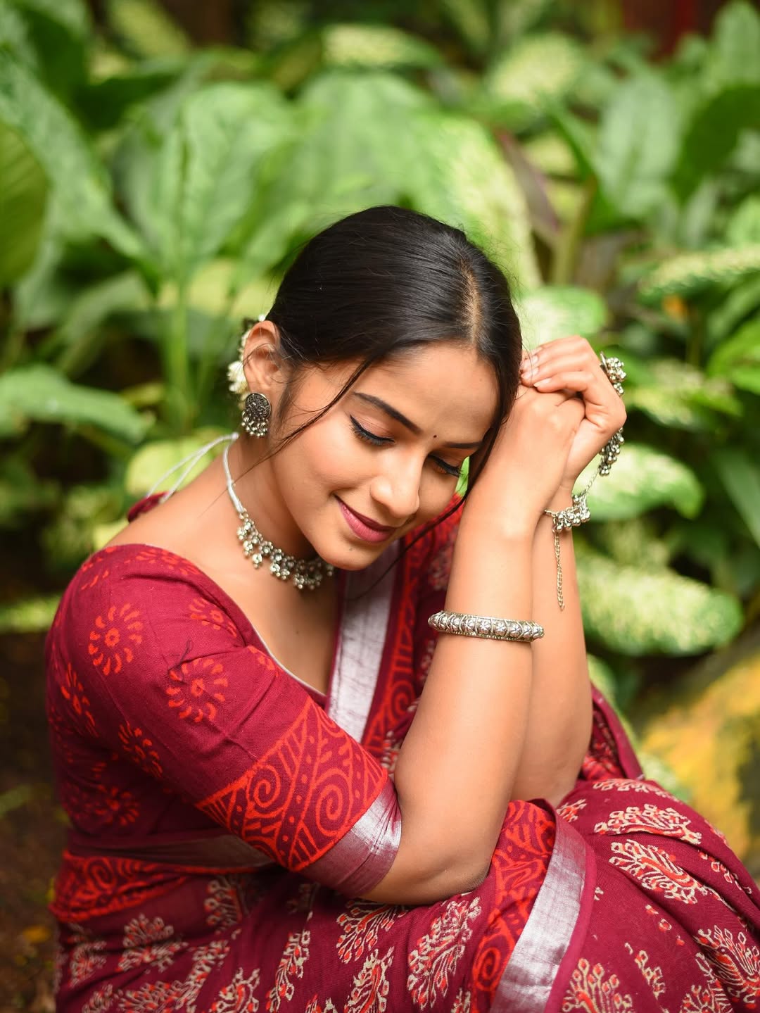 Prarthi Redkar in a traditional maroon saree look