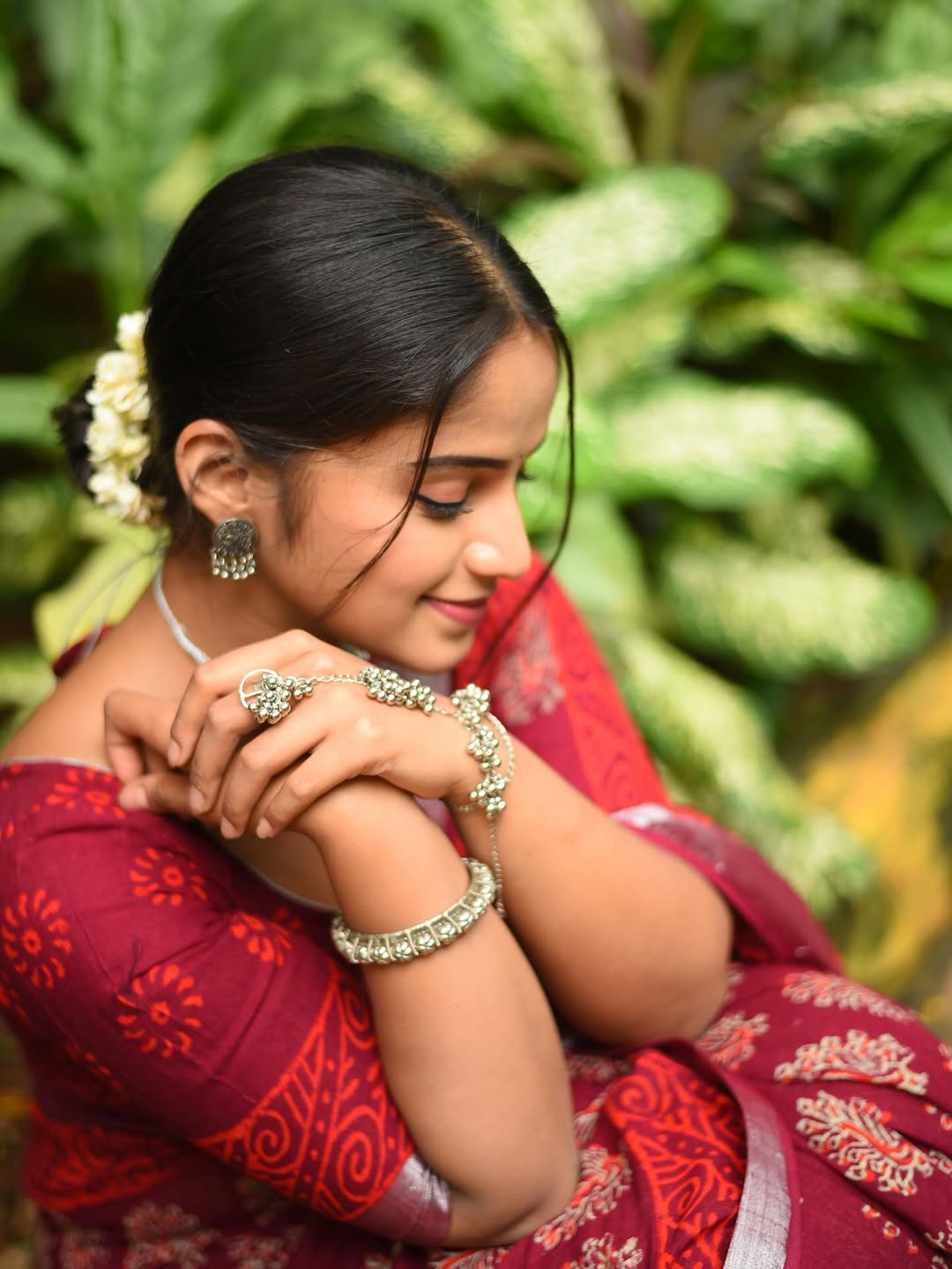 Prarthi Redkar in a traditional maroon saree look
