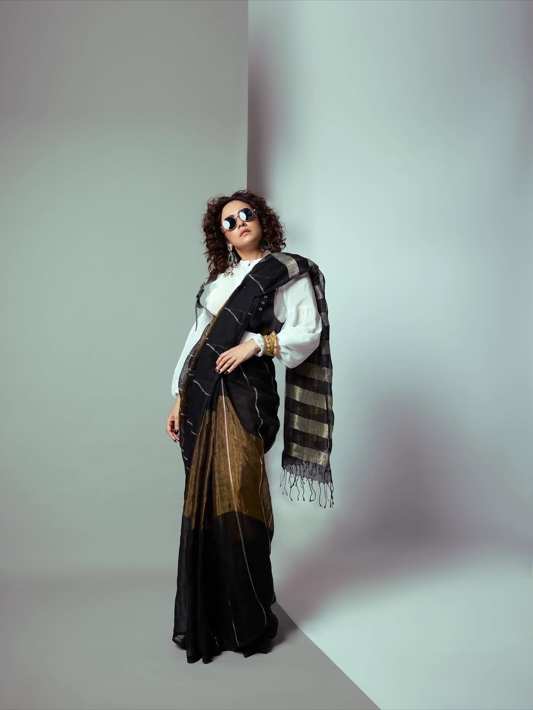 amruta khanvilkar saree photoshoot