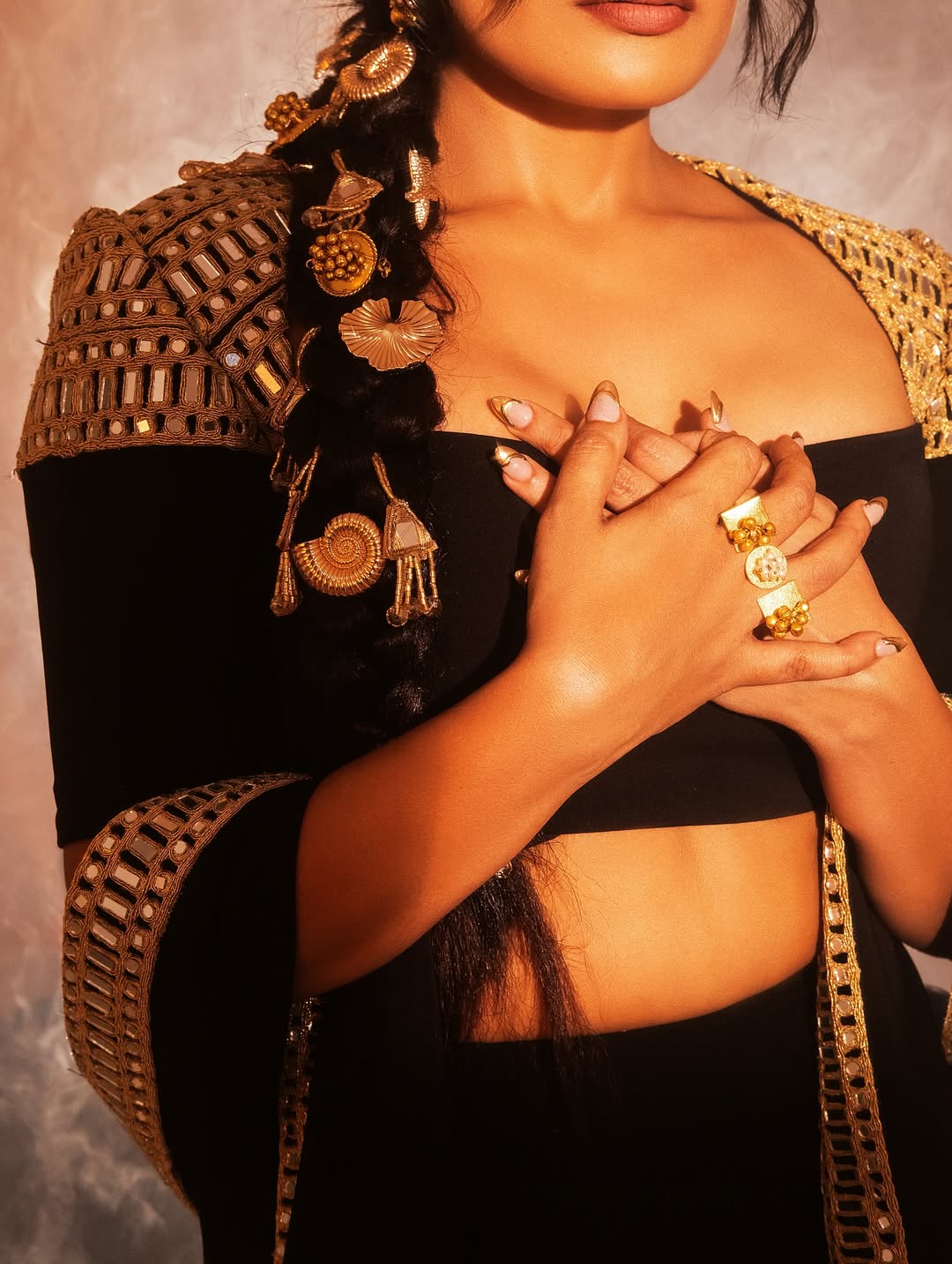 Isha kesarkar glamours look