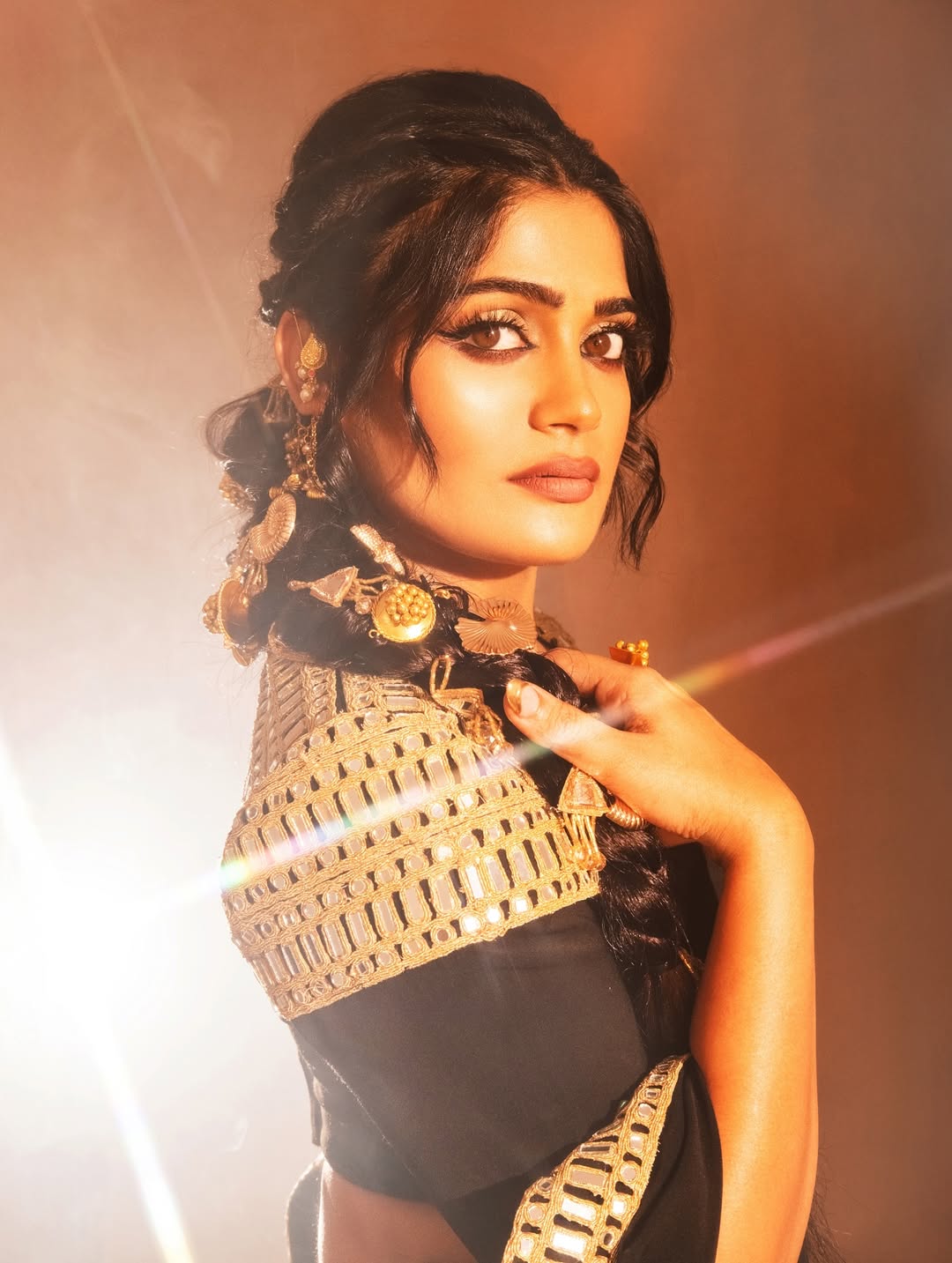 Isha kesarkar glamours look