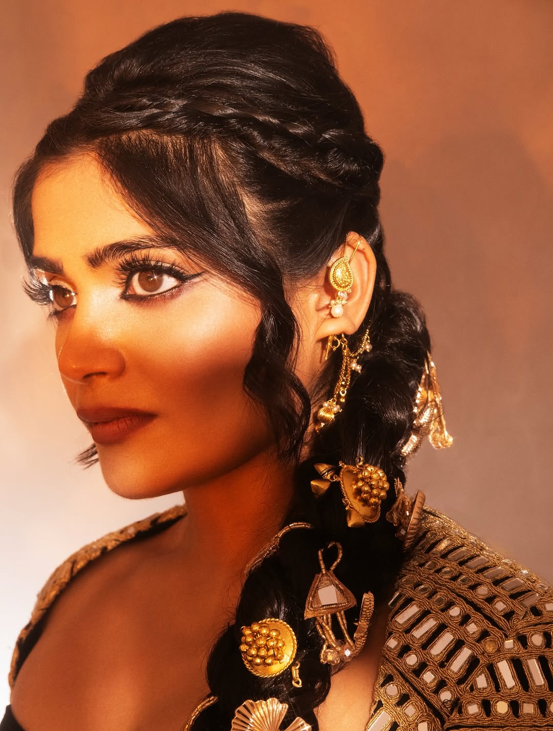 Isha kesarkar glamours look