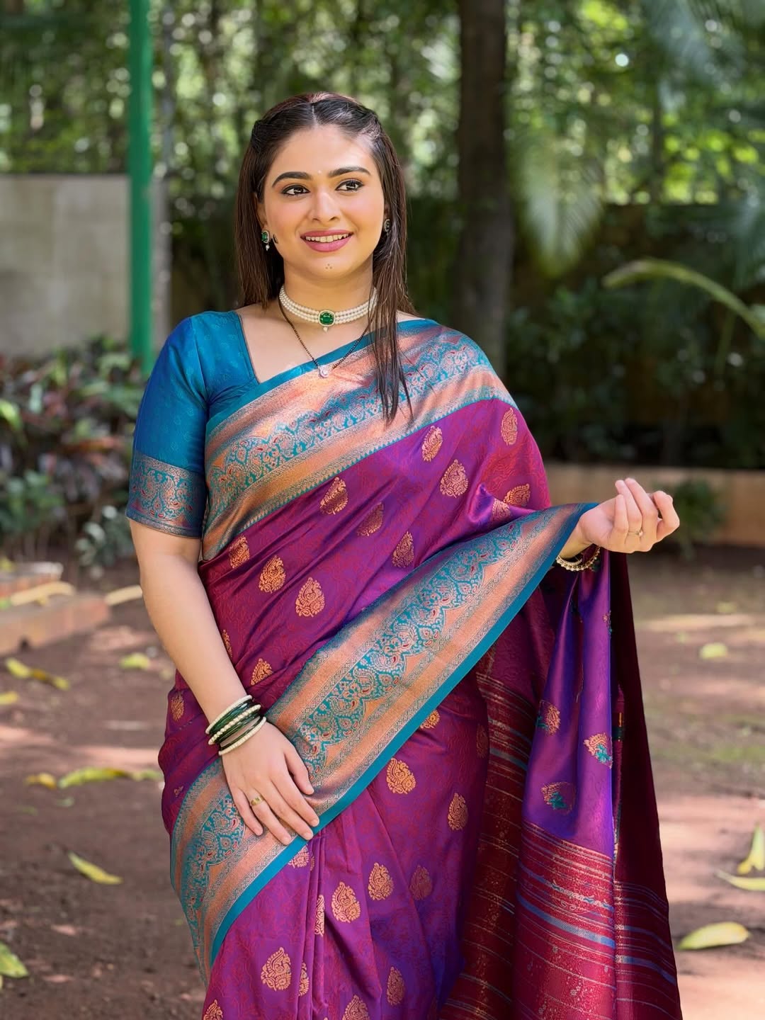 Aishwarya Shete Marathi look