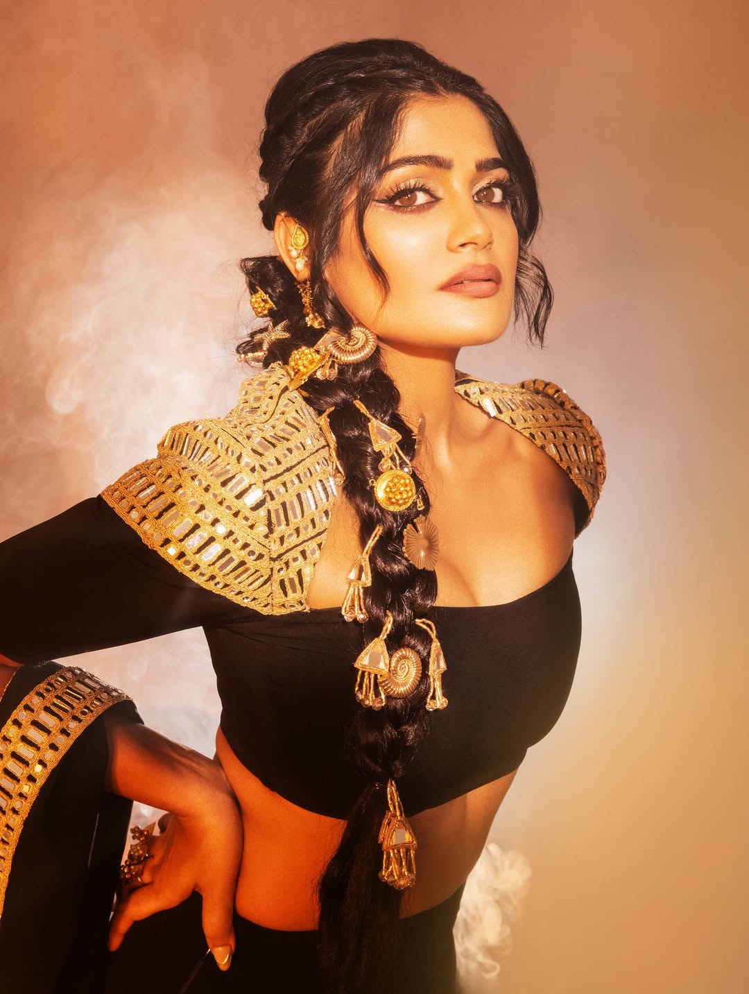 Isha kesarkar glamours look