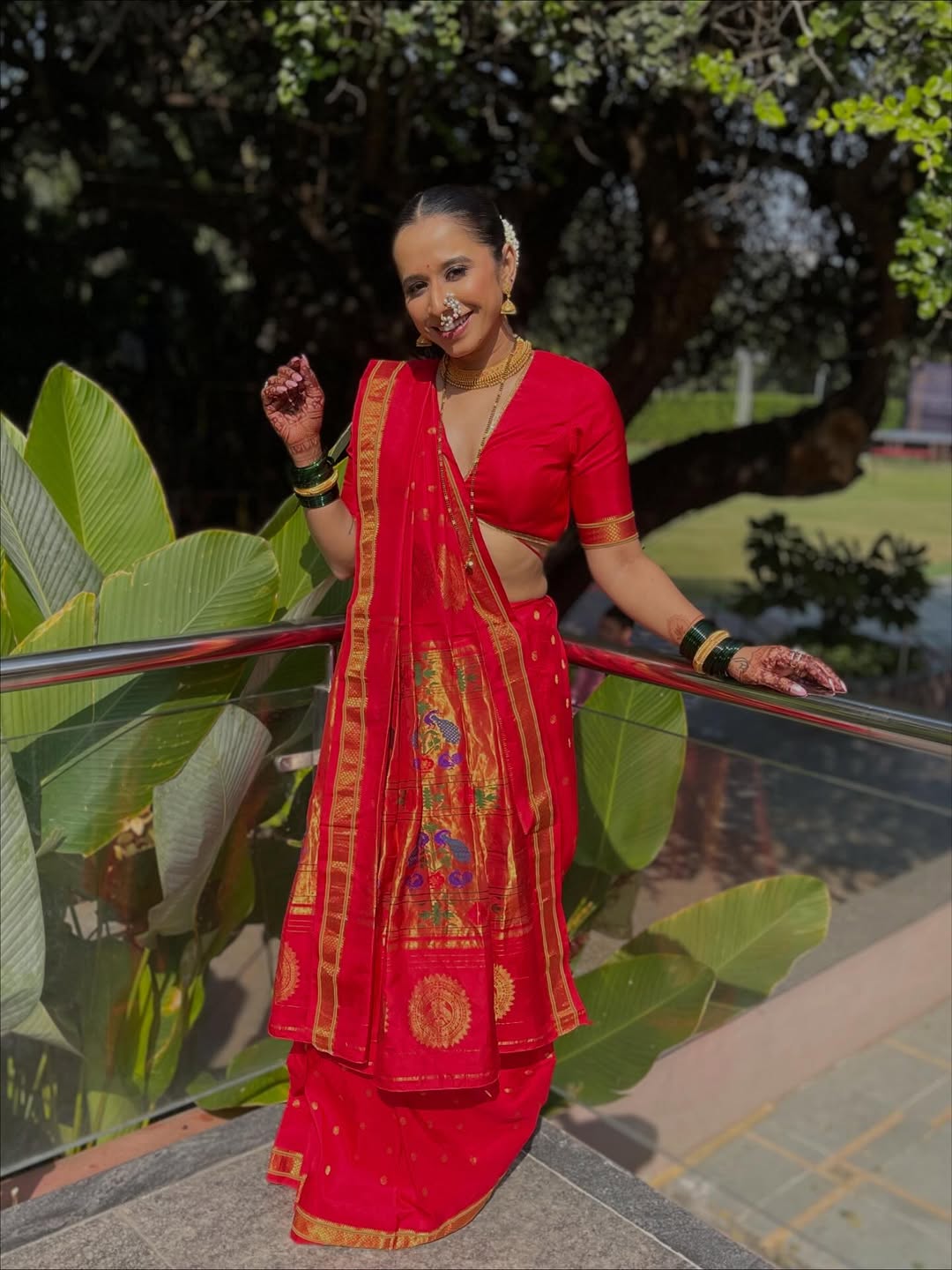 Marathi actress shreya bugde red paithani traditional look